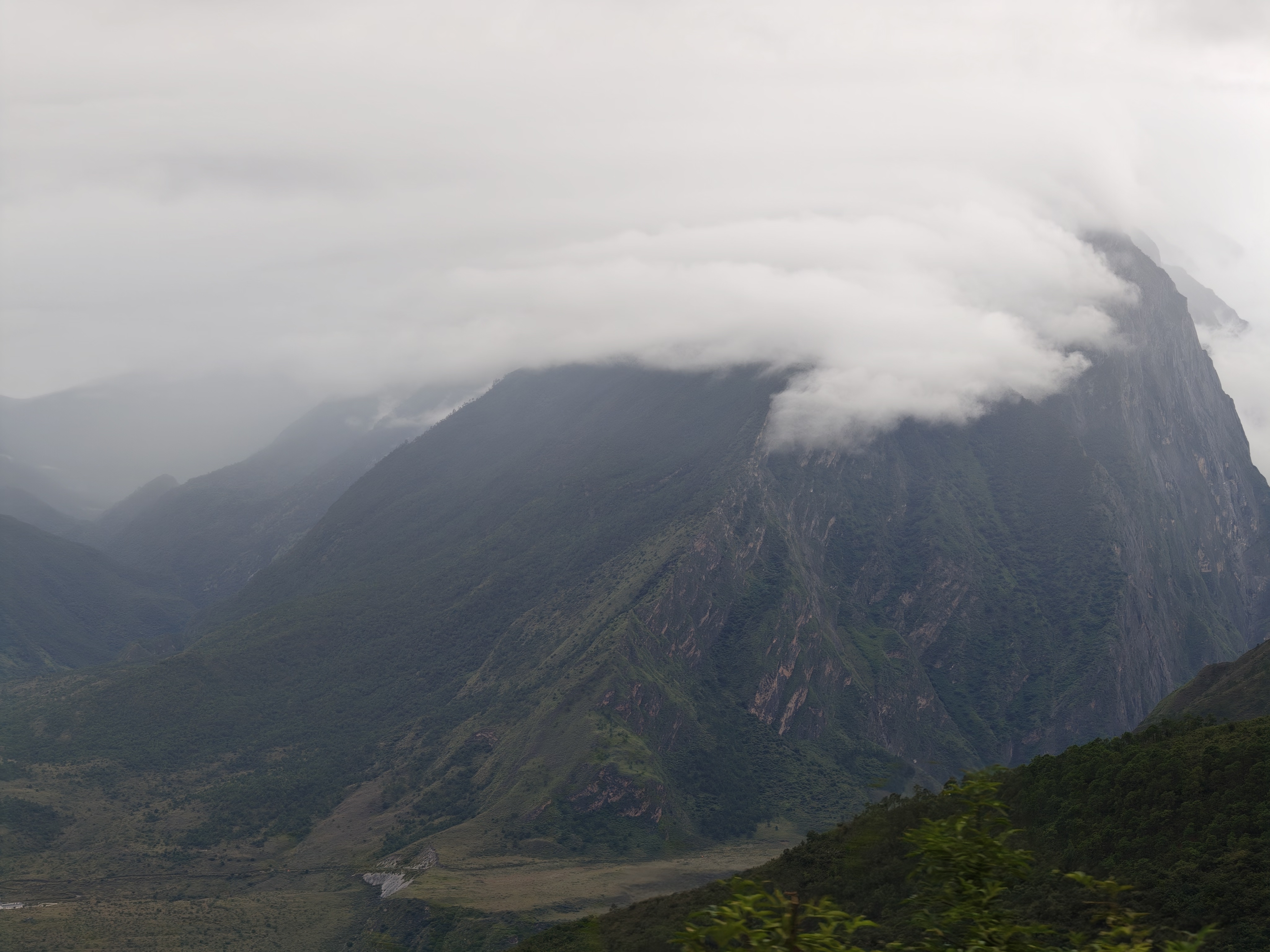Looking back at Tiger Leaping Gorge